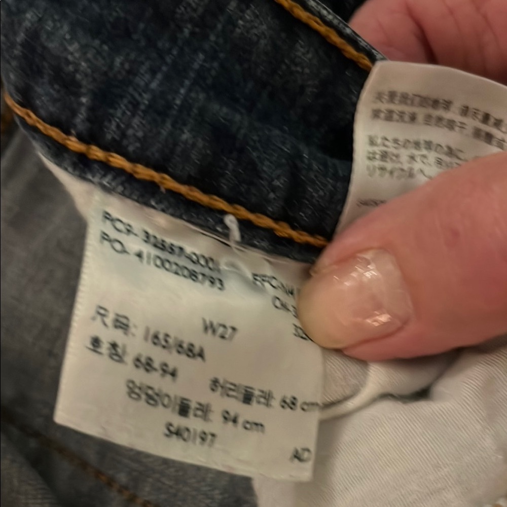 Levi’s Classic Blue Denim Shorts Stitched Hemmed legs - Picture 4 of 9